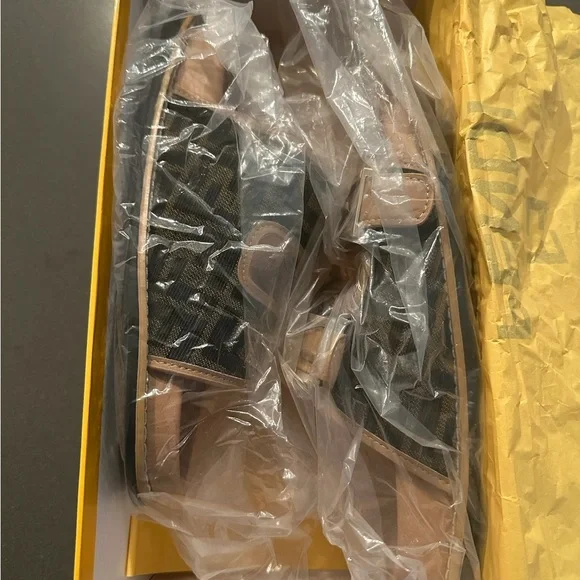 Fendi Women’s Tan and Brown Sandals - Picture 4 of 6